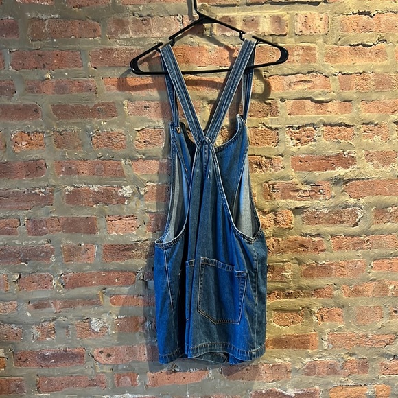 forever 21 overalls / overall shorts - Picture 6 of 7